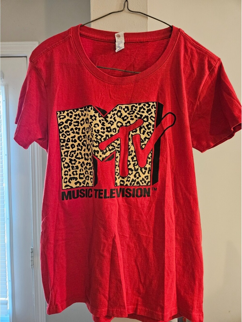 Women's MTV Leopard Print and Red Short Sleeve T-Shirt Size Medium